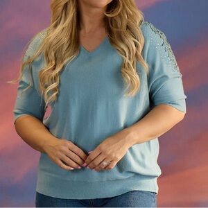 Short sleeve sweater with shoulder trim